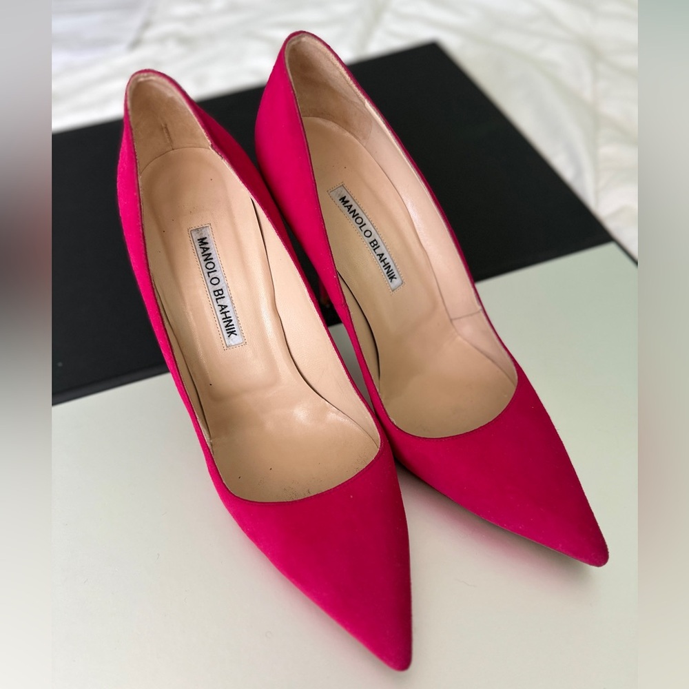 Manolo Blahnik Pink Suede Shoes 39